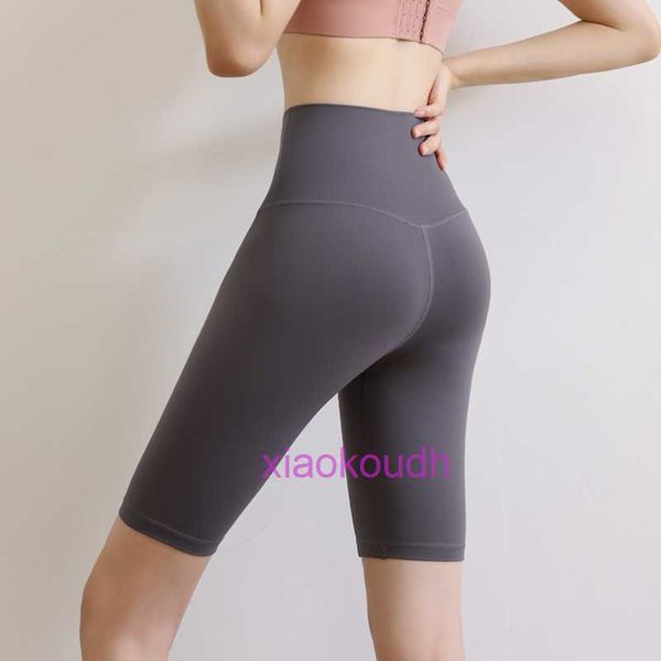 Lu Woman Yoga Sports Biker Hotty Shorts chauds Pantalons cyclistes pour les femmes Nude Sentiment Régl Ajustement Hip Levant High Waited Pas de lignes maladroites Five Point