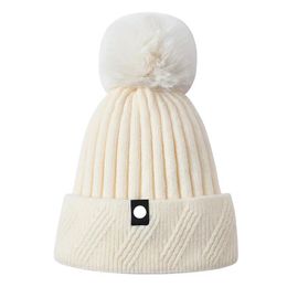LU02 ￉tiquette du chapeau de bonnet tricot￩ Hiver Couleur solide Bonnet Bonnet Les chapeaux Gardez au chaud