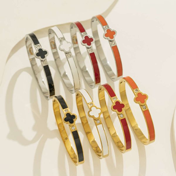 Bracelet porte-bonheur en acier titane, trèfle à quatre feuilles, léger et émail, Style de préservation des couleurs de haute qualité pour fille