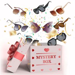 Lucky Mystery Box 100% sorpresa Gafas de sol polarizadas de alta calidad para mujeres Hombres UV400 Diseñador de marco retro Regalos de Navidad más po254y