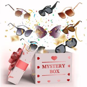 Lucky Mystery Box 100% verrassende hoogwaardige gepolariseerde zonnebril voor vrouwelijke mannen UV400 retro frame ontwerper kerstcadeaus Most po222Z