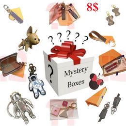 Lucky Mystery Boxes Keychains mode sleutelringboxen verrassende gunsten willekeurig voor volwassenen hoge kwaliteit verjaardagscadeau hanger214m