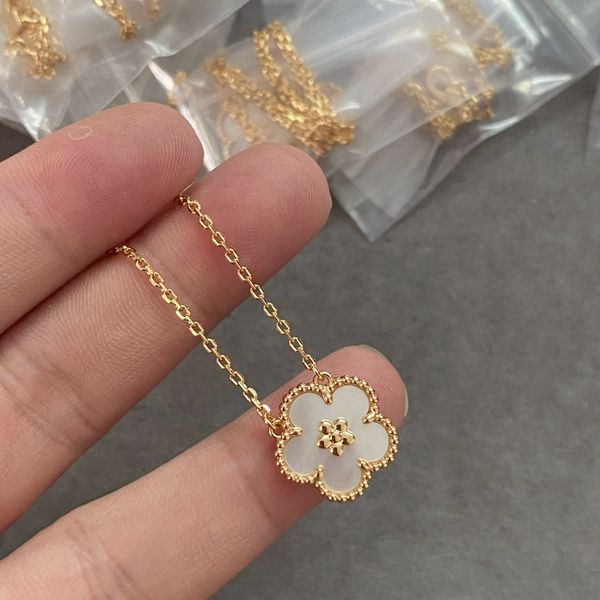 Pendentif porte-bonheur Printemps fleur de prunier collier ensemble bracelet clip boucles d'oreilles Lucky Clover Colliers prune van motifs floraux designer Womens Chain Designer Necklace cleef