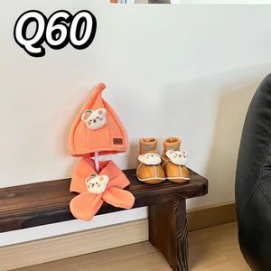 Lugg bottes marque designer de haute qualité nouveau Bao Bao ensemble trois pièces série Q chapeau écharpe chaussures bébé cachemire couleur unie dessin animé chaud 2023