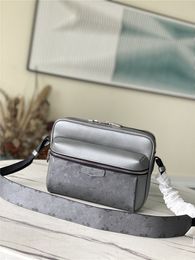 Luis Vuittons Designer Taiga Outdoor Messenger Lvse Luxury Bag LouiseviUtionbag Shw Leather Silver Cross Body Bag 7a meilleure qualité