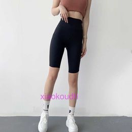 LUL Diseñador cómodo para mujeres pantalones de yoga de ciclismo para mujeres pantalones cortos del mismo estilo pentagonal nuevo sin línea incómoda cintura pantalones cortos estrechos desnudos