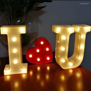 Lumineux 26 Alphabet anglais brillant LED lampe de nuit 0-9 numérique créatif années lumière fête de mariage lettre décoration