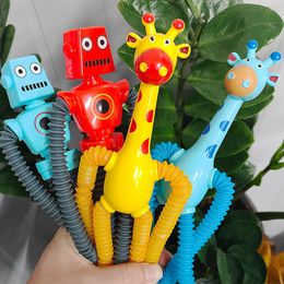 Copa de succión luminosa y versátil, tubo telescópico de jirafa Cartoon Robot de tubo de estiramiento, rompecabezas alienígenas Toy de descompresión novedoso