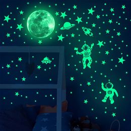 Autocollant mural d'astronaute lumineux étoile lune, papier peint de décoration de chambre d'enfants, brille dans la nuit, autocollants auto-adhésifs 240123