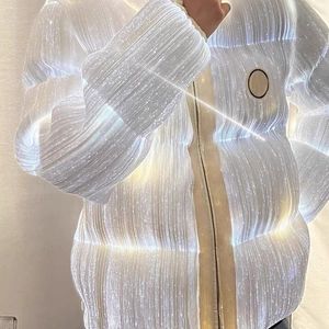 Doudoune lumineuse qui brille dans le noir sens de la technologie des vêtements LED hiver hommes femmes vers le bas Parka marque Badge Puffer haute vêtements d'extérieur urbain manteaux veste vêtements haut