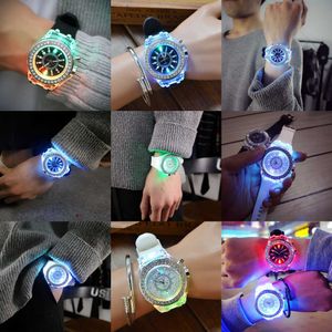 Visages de montre de mode lumineux pour la fabrication de bijoux LED Watch Night Glow School Student Watch light love clock