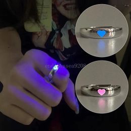 Anillo luminoso de dedo con forma de corazón de amor que brilla en la oscuridad, anillos ajustables a la moda para parejas, Color plateado, rosa, luz azul, regalo para amantes de la joyería