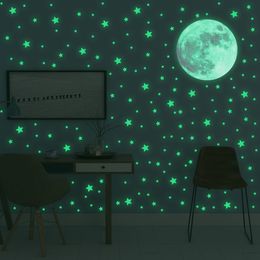 Pegatinas de pared de estrellas y luna luminosa para habitación de niños, decoración de dormitorio, pegatinas de pared de tierra que brillan en la oscuridad, pegatinas noctilucentes para decoración del hogar