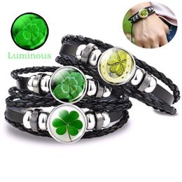 Bracelet trèfle à quatre feuilles trèfle lumineux, Cabochon en verre, cuir, Bracelets tressés multicouches, bijoux à la mode pour la Saint-Patrick325y