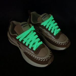 Lichtgevende Gespikkelde Textuur Platte Type Veters 7.2mm Breed Polyester Materiaal Glow In The Dark Casual Sneaker Vrouw Nacht Runing Veters