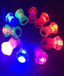 Luminouschristmashaldeenled speelgoed LED -vingerglowlight omhoog botsing ringen diamantglow in het donkere speelgoed licht speelgoed voor kinderen5683991