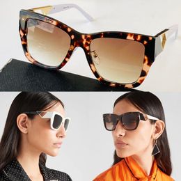 Lunette Symbole zonnebril Spr21y Squared Feminine Form Cat-Eyed Frame Designer Zonnebril Dames Lettering Lettering Logo Metal Tempels Vakantie Super oversized bril