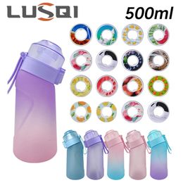 LUSQI Bouteille d'eau de 500 ml avec 7 dosettes à saveur aléatoire, transparente avec paille anti-fuite, adaptée au fitness en plein air en famille 240322