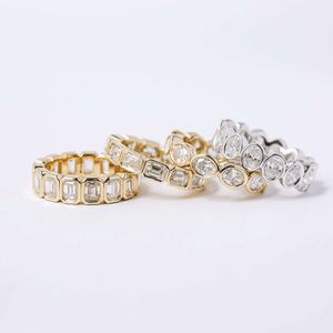Glans unieke bruiloft eeuwigheid band 925 zilver 14k gouden bezel set 3x5mm Emerald Cut Moissanite ovale ring voor vrouwen