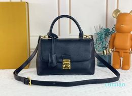 Bolso de diseñador de lujo Bolsos de mujer Bolso de hombro Totes Moda para mujer Letra grande En relieve Bolso de cuero estampado Madelein Bolso cuadrado con solapa