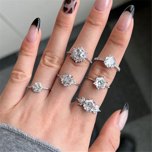 Luxurious 925 Sterling Silver Jewelry Anning For Woman Party Princess Snowflake Diamond Anillo Blanco 5A Zirconia Mésimo Conocimiento con la caja de regalo Tamaño 5-9