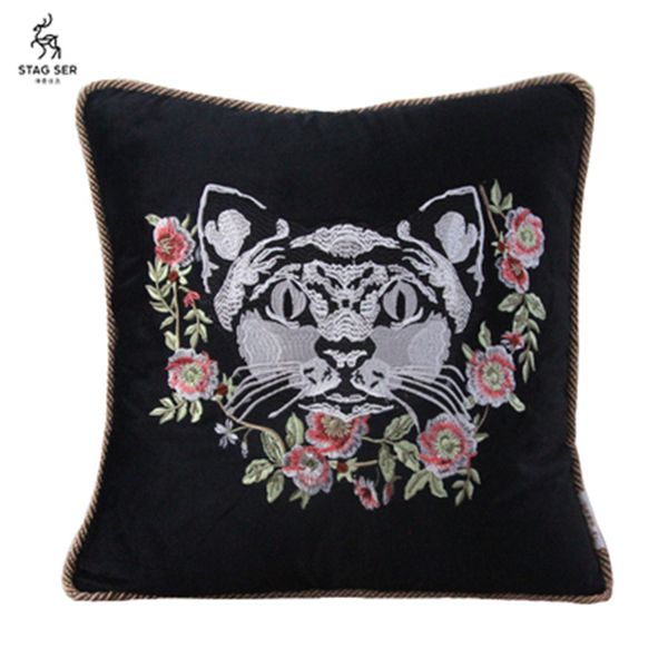 Coussin animal de luxe de créateur, taie d'oreiller décorative, broderie exquise, housse en velours, tête de chat et motif de serpent, etc. 2021