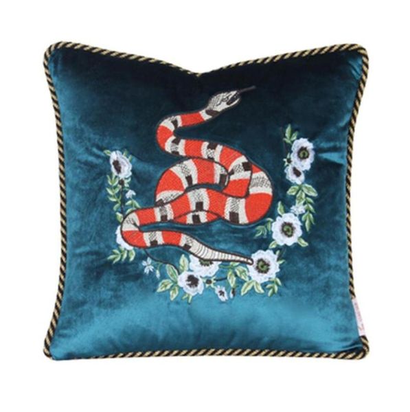 Coussin animal de luxe de créateur, taie d'oreiller décorative, broderie exquise, housse en velours, tête de chat et motif de serpent, etc.3393118