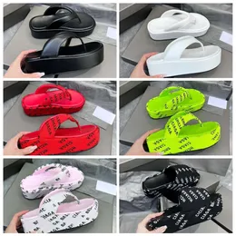 luxe designer Baotou Cave Slippers metalen klinknagel gat slippers suède sandalen Verhoogde dikke zolen Damesslippers Mode veelzijdige strandslippers