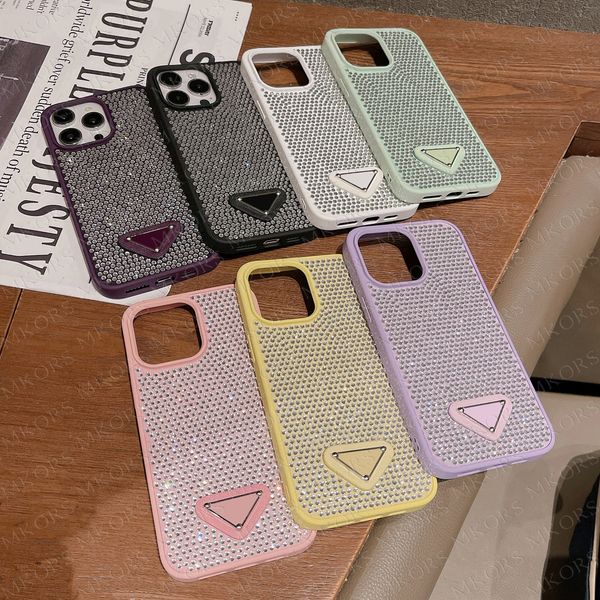 Luxueux Designer Bling Glitter Phone Case pour iPhone 14 13 12 11 Pro Max Diamant Strass Handy Fashion Couverture Arrière Triangle Lettre