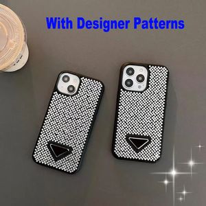 Lujoso diseñador Bling Glitter Phone Cases para iPhone 14 Plus 13 12Pro 11 Pro Max Xr Diseñadores de moda Triangle Letter Diamond Rhinestone Handy Fashions Contraportada