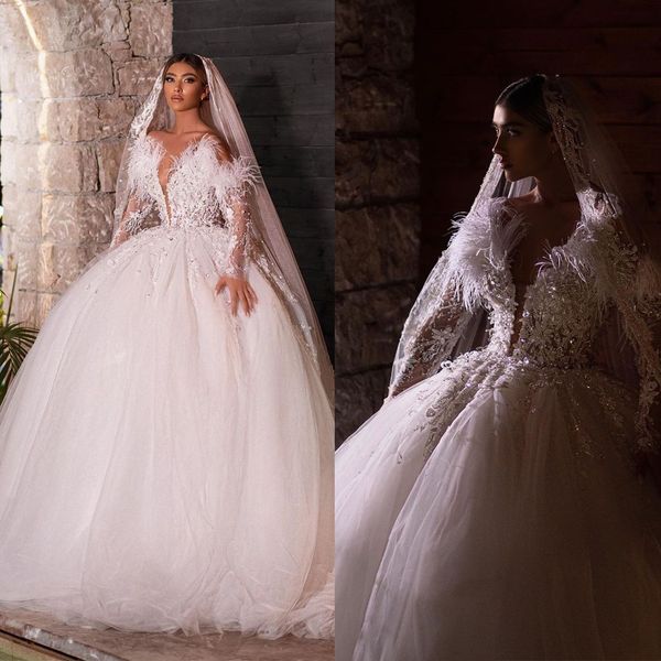 Lujosa pluma blanca árabe vestidos de novia vestido de bola cuello en V profundo vestido de novia manga completa encaje vestidos hechos a medida