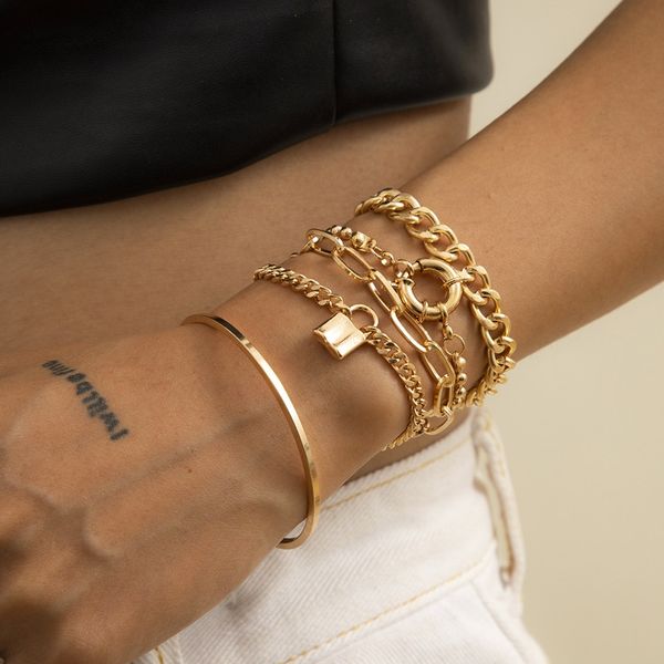Conjunto de pulseras de mano con cadena de Metal dorado de lujo, diseño de múltiples estilos, 4 cadenas y bucle en forma de C, colores dorados y plateados, venta al por mayor