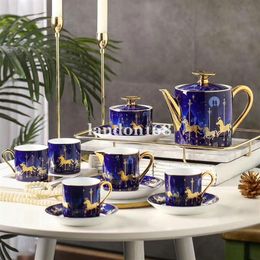 Luxe gouden omrande blauwe kleur Carrousel koffieset Bone china kop en schotels Porseleinen theeservies 15-delig Keramisch servies 210F