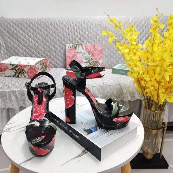 Chaussures à talons hauts de luxe 2023 Été y talon Nouvelle impression 3D en cuir véritable Talon épais Plate-forme imperméable Sandales à boucle plate Chaussures à talons rouges