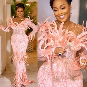 Luxueux rose clair Aso Ebi robes de bal plume sirène illusion col transparent manches longues dentelle soirée robe formelle robes de fête d'anniversaire deuxième réception NL015