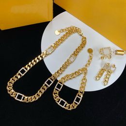 Luxueuze micro-inleg ketting armbanden oorbellen ring gegraveerde f initialen letter instellingen 18k vergulde vrouwen sieraden sets geschenken fs14-01