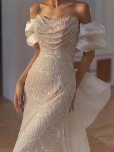 Perles luxueuses Robe de bal sirène en perles Paillettes de cristal Robes mère de la mariée Longues en satin avec épaules dénudées et paillettes blanches, grande taille, robes de bal formelles