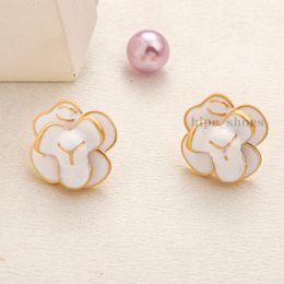 Boucles d'oreilles de conception de lettre de pétale luxueuse bijoux classiques pour les filles de fête quotidienne des cadeaux de fête d'anniversaire.
