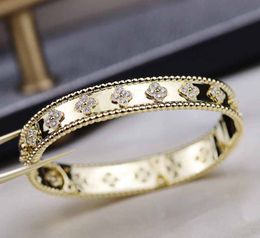 Bracelet de charme de qualité luxueux bracelet punk avec diamant scintillant et conception de fleurs pour femmes bijoux de mariage cadeau normal box a tampon web123