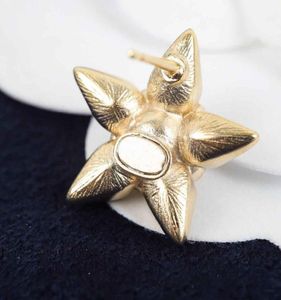 Luxueuse qualité étoile de forme d'oreille d'oreille avec un diamant transparent et noir pour les femmes bijoux de mariage PS35196196618