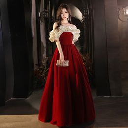 Luxueuse Red Mother of the Bride Robe Sexy 2024 Elegant Jewel Floor Longueur Off épaule Princesse Groom Party Robes Long Pleas Appliques Champagne Robe de