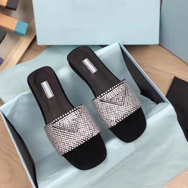 zapatillas de lujo zapatos con cristales Sandalias con punta cuadrada de satén Negro blanco cristales de plata mujeres Moda plana Capaz Fácil de usar Zapato de diapositivas de estilo