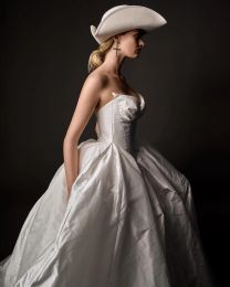 Luxueuse robes de mariée satin en V-col