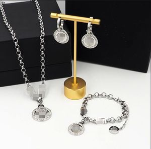 Lujosos collares de oro blanco Pulsera Conjuntos de aretes Banshee Medusa Retrato con diamantes de imitación Chapado en oro de 18 quilates Nuevo diseño Joyas de diseñador Regalo de cumpleaños para mujeres 003