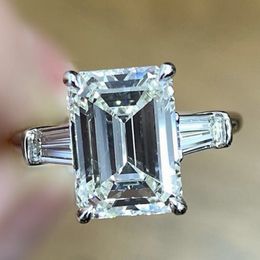 Luxury 100% 925 argent sterling émeraude coupé 6 carats simulé de diamant de mariage cocktail femmes anneaux fins bijoux en gros
