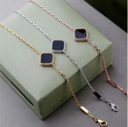 luxe 15mm klaver designer charm armbanden voor vrouwen meisjes 18k goud parelmoer liefde hart wit rood groen zwarte steen link chain armband sieraden met merk