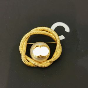 Luxe 18K vergulde broche-merkontwerper Classic Minimalistisch ontwerp voor modieuze meisjes hoogwaardige broche hoogwaardige sieraden broche verjaardagsfeestje