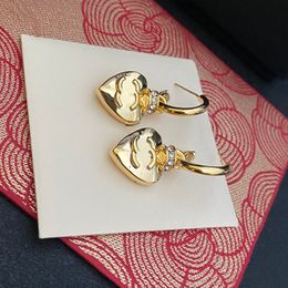 Luxe 18K vergulde oorbellen met charmant temperament exclusief voor vrouwelijke luxe oorbellen met hoogwaardige diamant inleg luxueuze oorrangdoos Verjaardagsfeestje