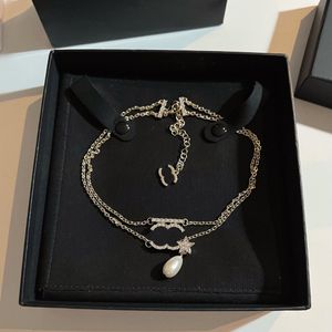 Luxe 18K vergulde vergulde kettingontwerper Nieuwe kleine sieradenhanger hoogwaardige ketting Fashionable Charm Womens Boutique Gift Box Verjaardagsfeestje