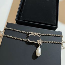 Collier de luxe 18 carats en or fait de créateurs de matériaux en laiton Nouveau petit collier pendentif de haute qualité collier de fille charmante avec fête d'anniversaire en boîte